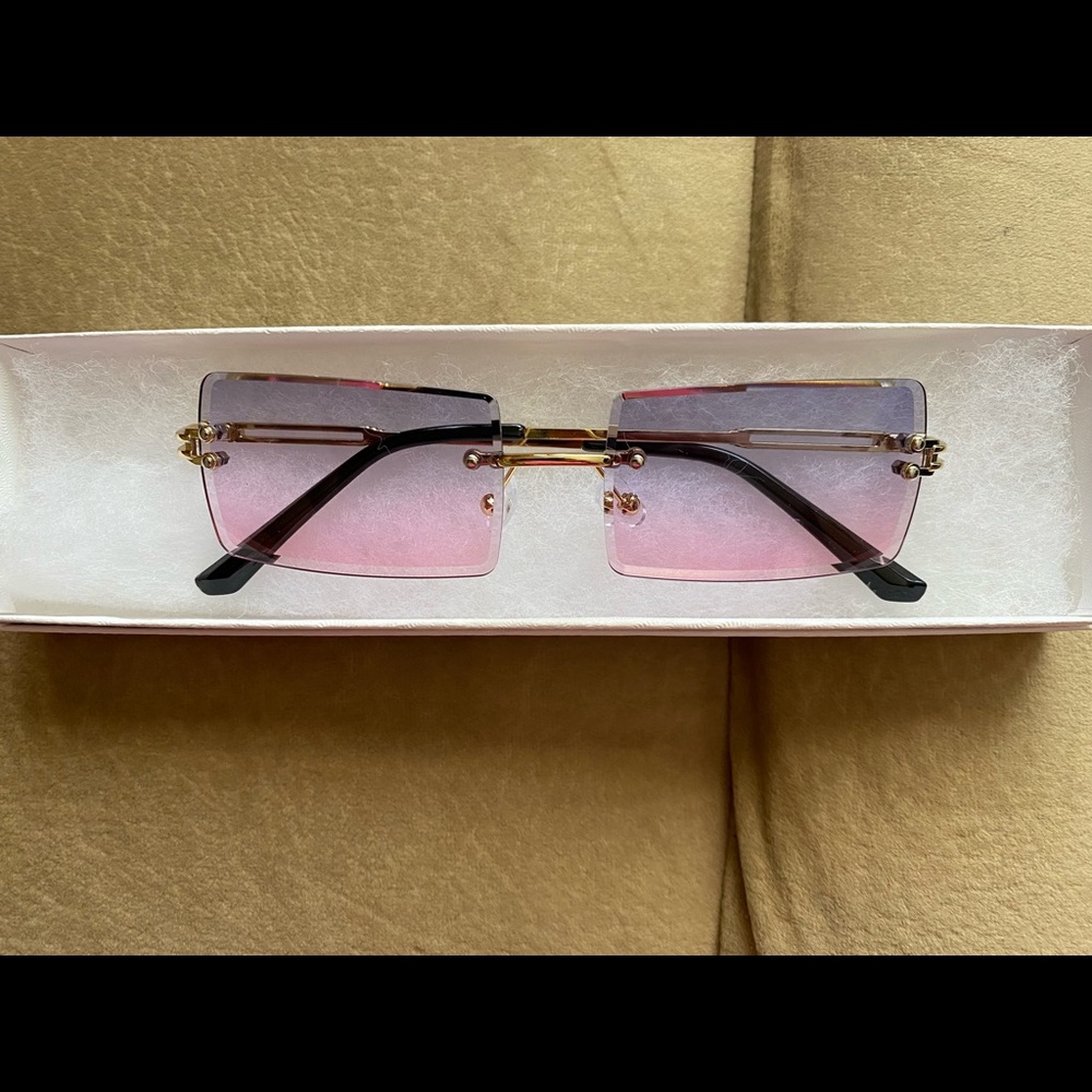 Beautiful women sunglasses 😎 Brand new with 2 different colors - Picture 1 of 1
